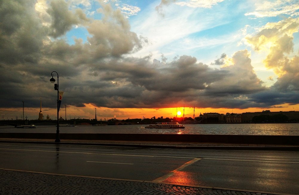 Закат на Неве.