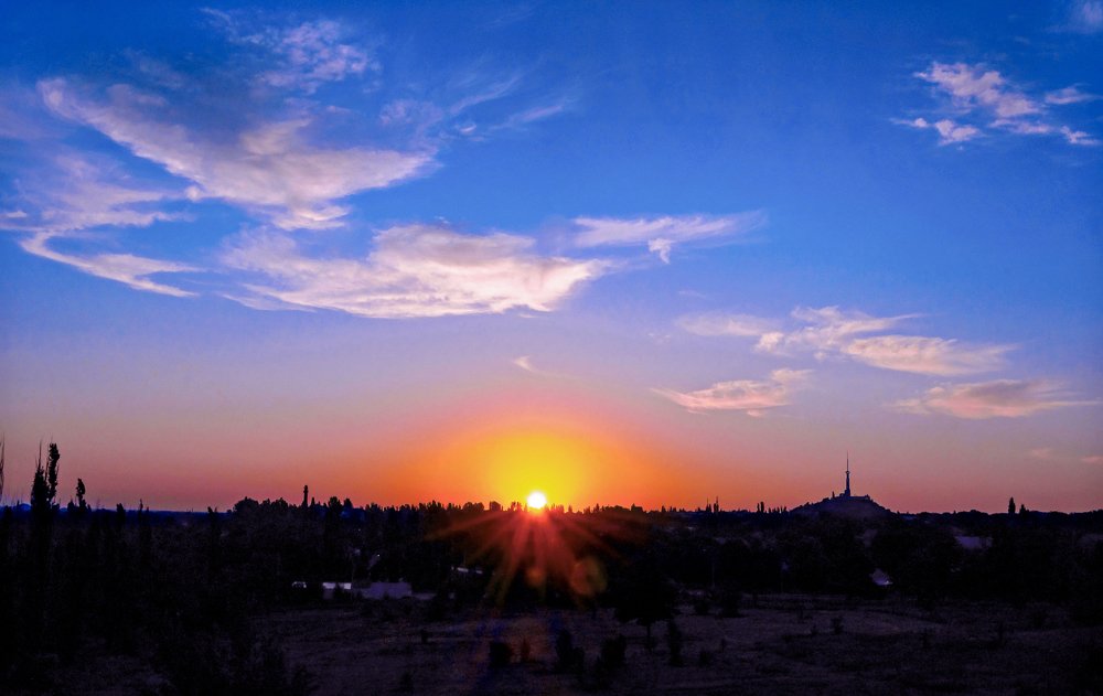 Рассвет. Пробуждение города.