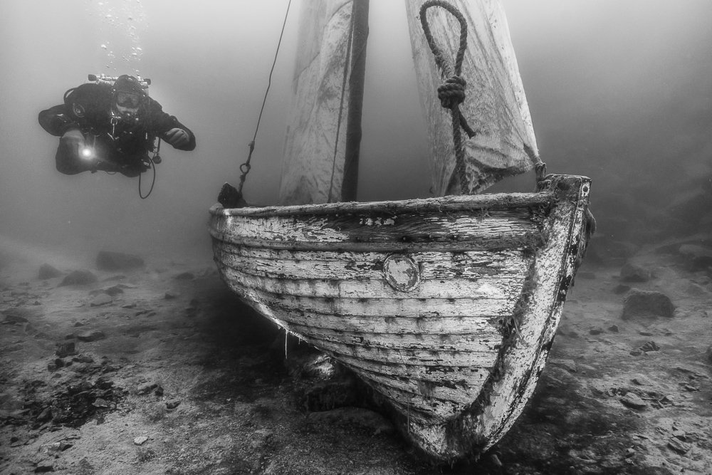 Под парусами