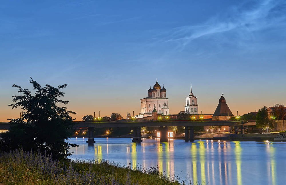 серебристые облака над Псковом