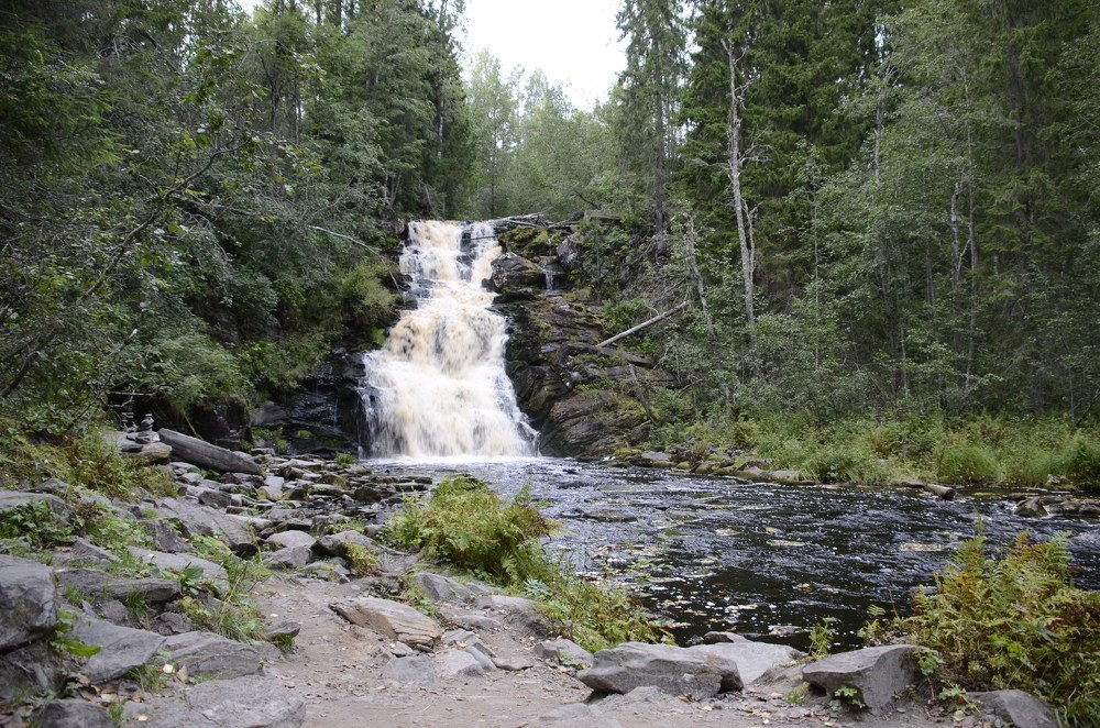 Дикий водопад