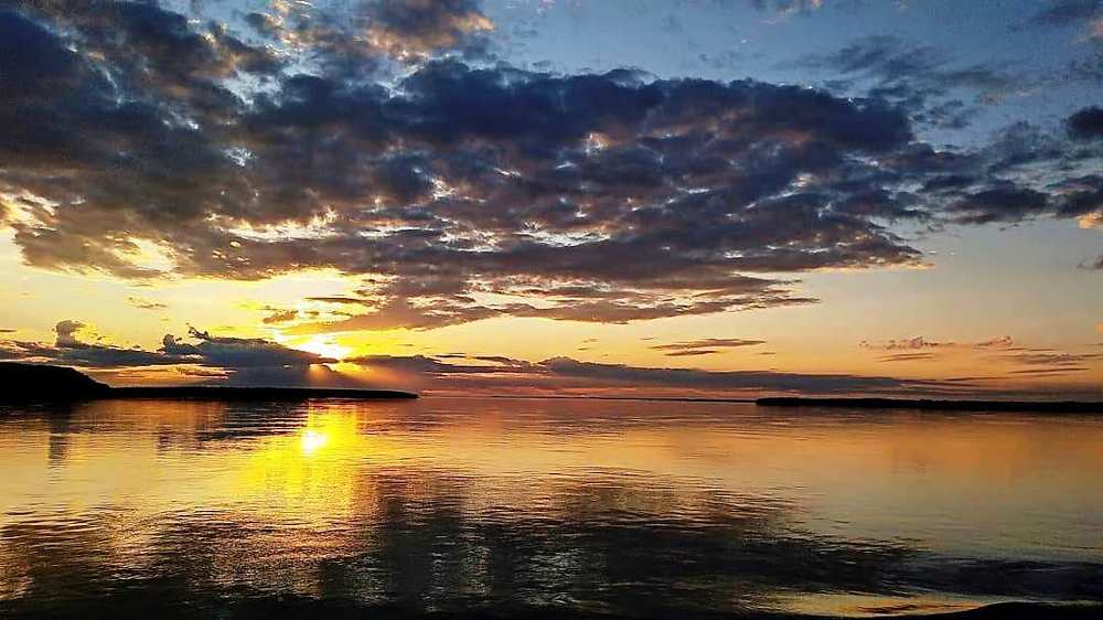 Закат на реке Лена.