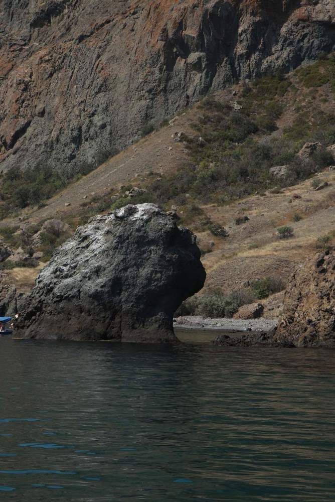 Девушка из выходящая из моря