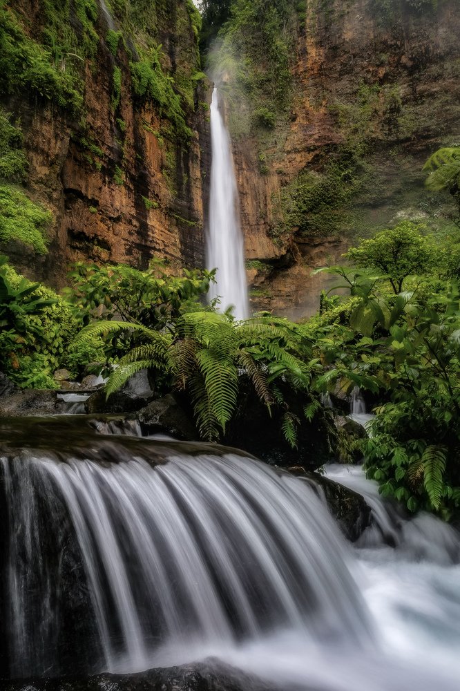 Kapas biru waterfall