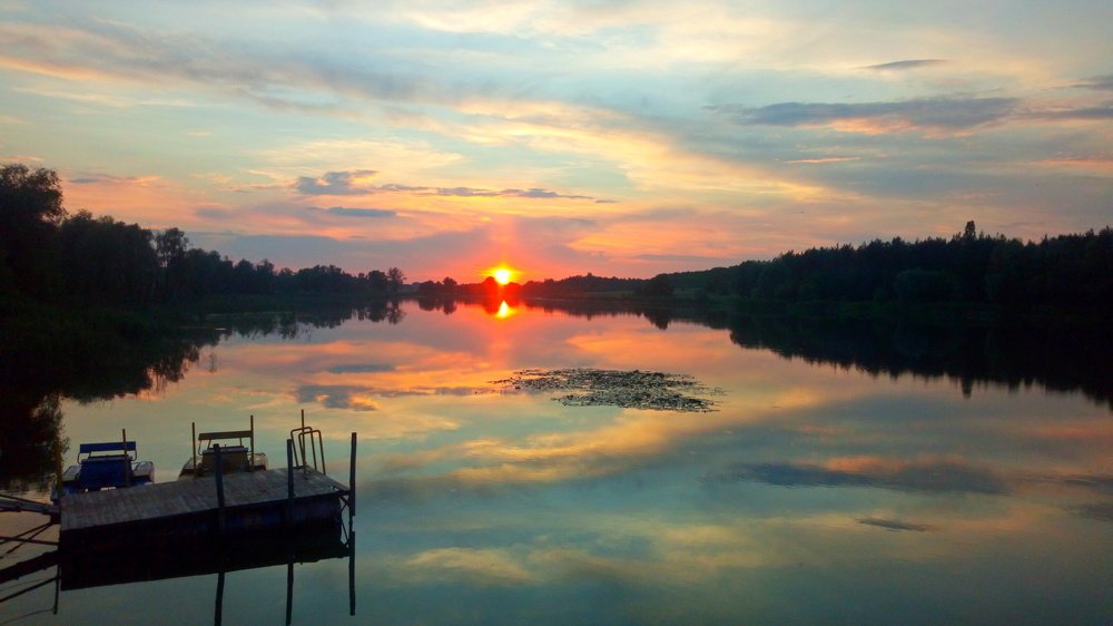 Закат на озере / Sunset on the lake
