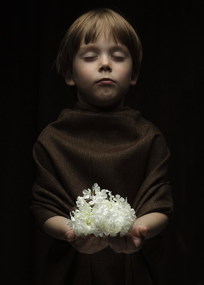 самое хрупкое - к свету