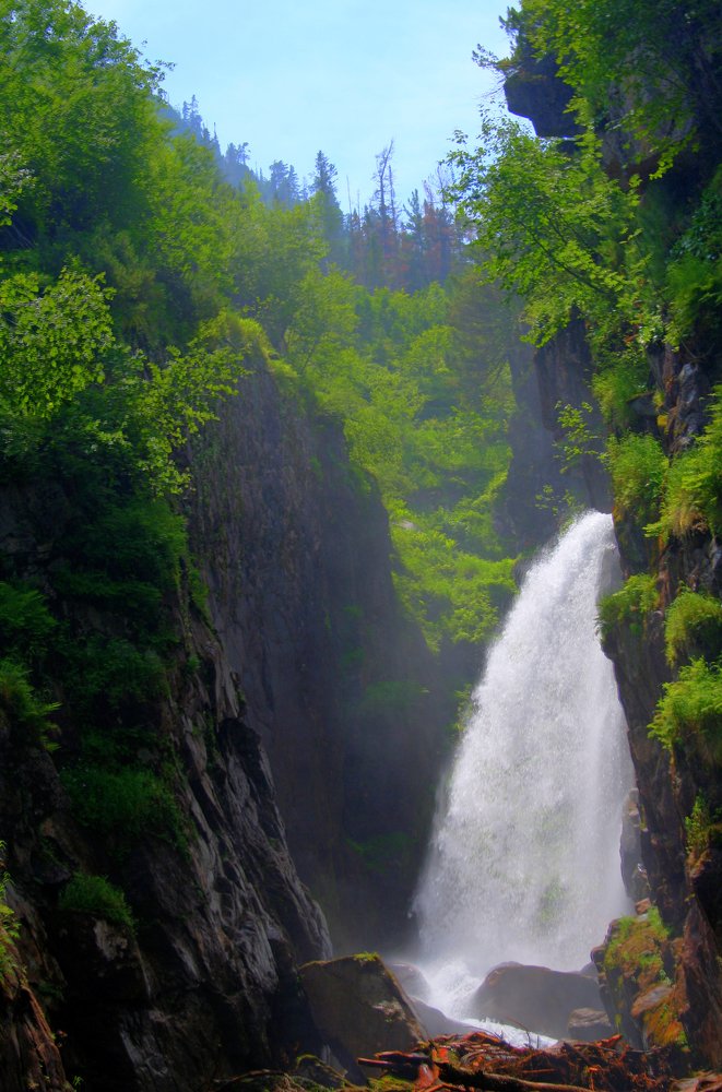 Водопад Сказка на реке Снежная