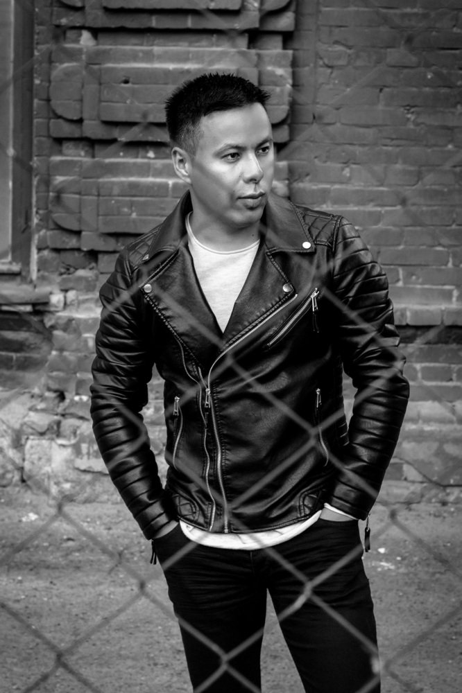 По ту сторону.