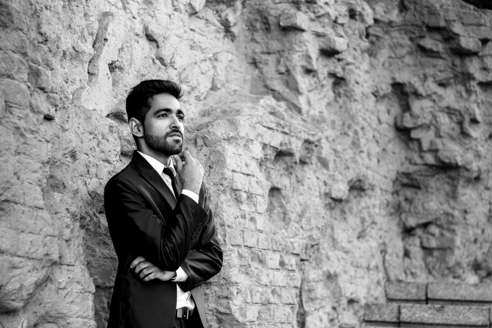 Задумчивый взгляд.