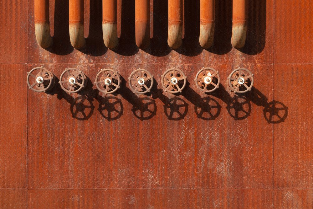 gas pressure breaker