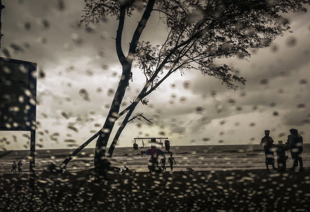 Raindrops from sky to ground
