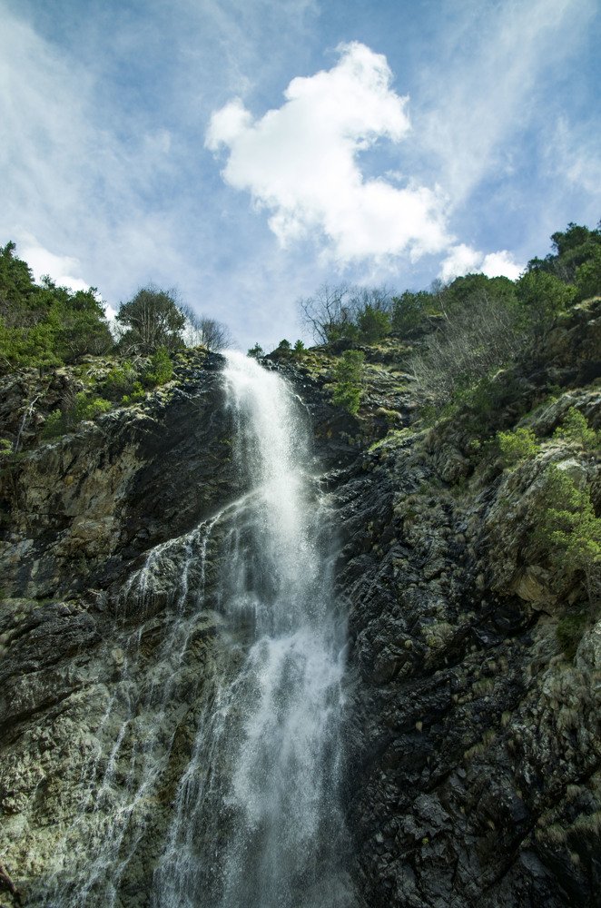 Облако над водопадом