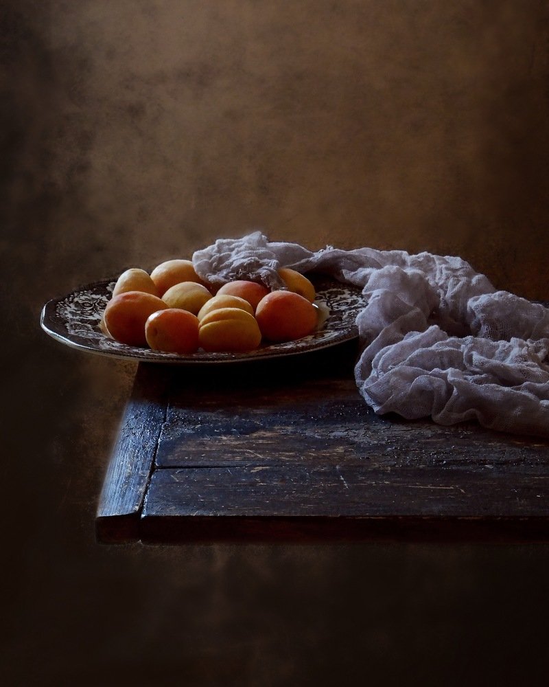 Still life with apricots