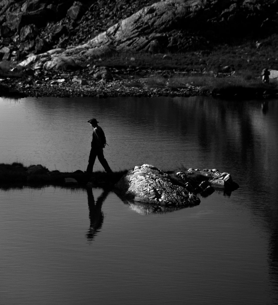 Идущий по  воде