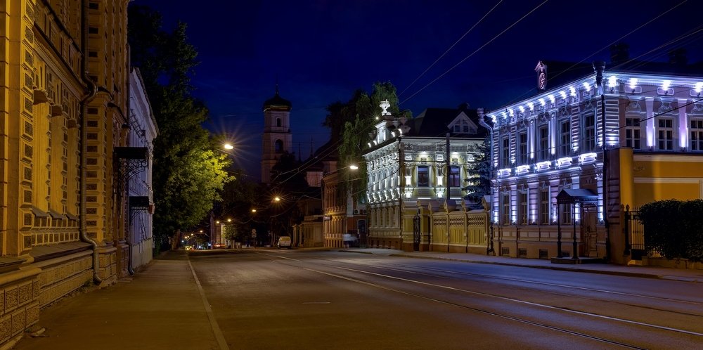 Ilinskaya Street, Nizhny Novgorod, summer night