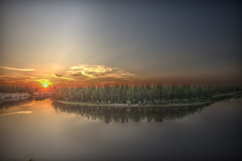 Закат на реке