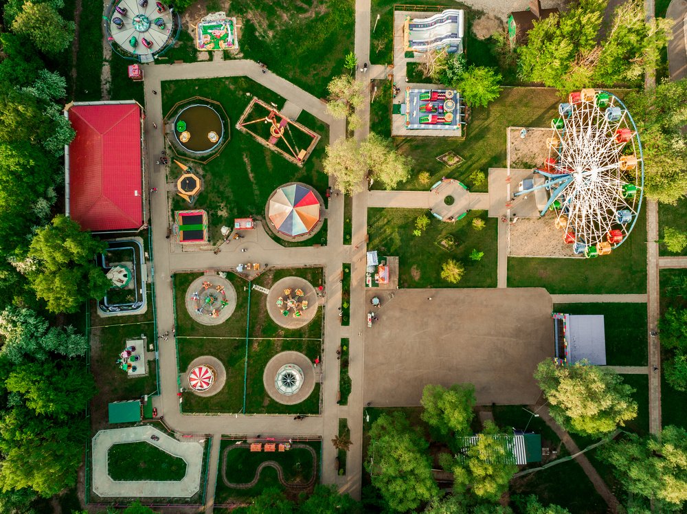 Парк аттракционов