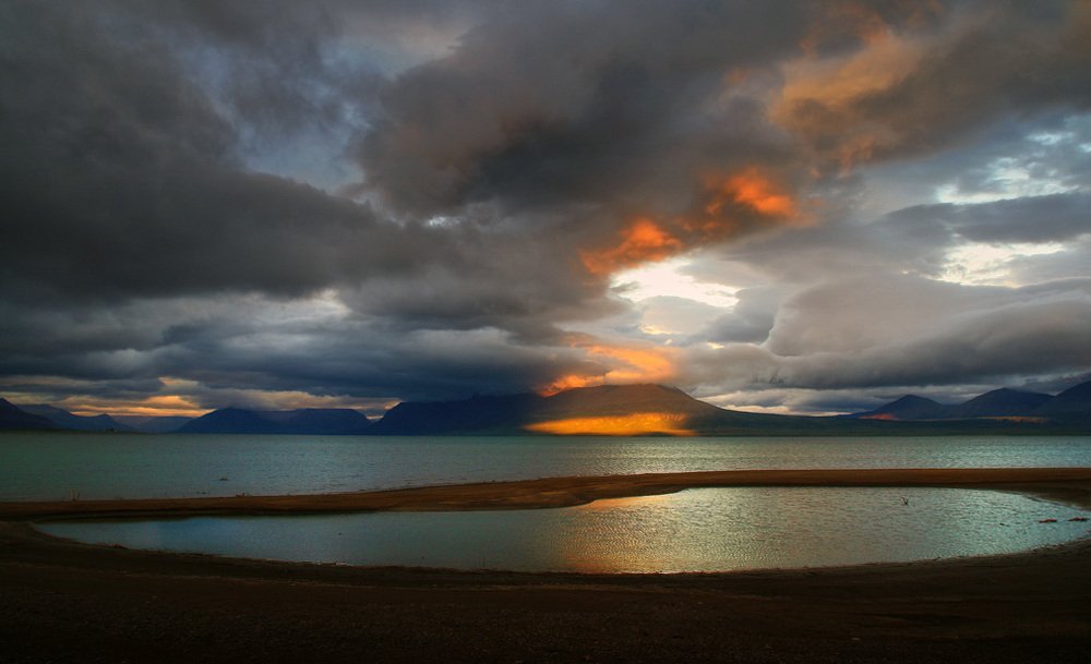 Вечер на озере Лама