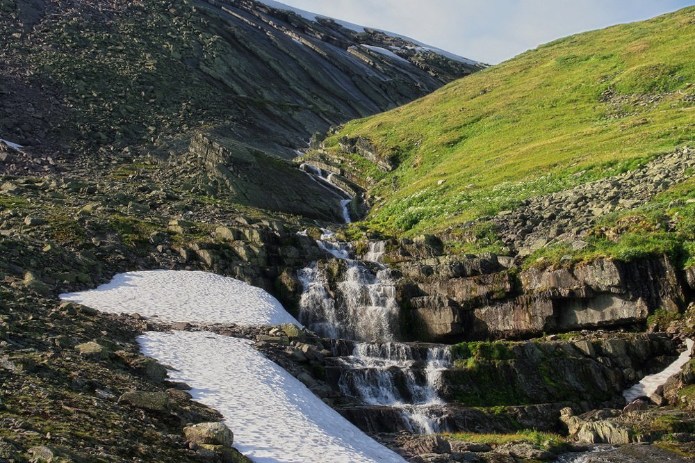 Водопад на перевале Форельный