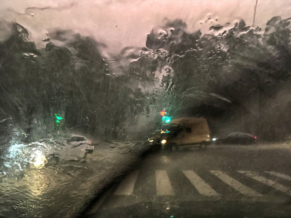 в Питере дождь...