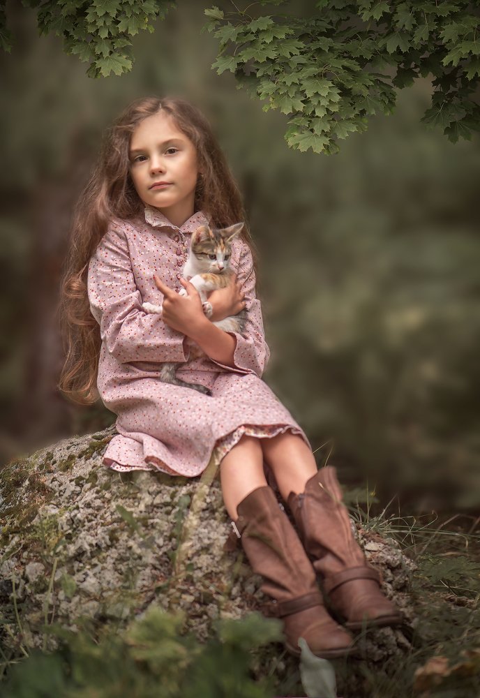 Девочка с котенком