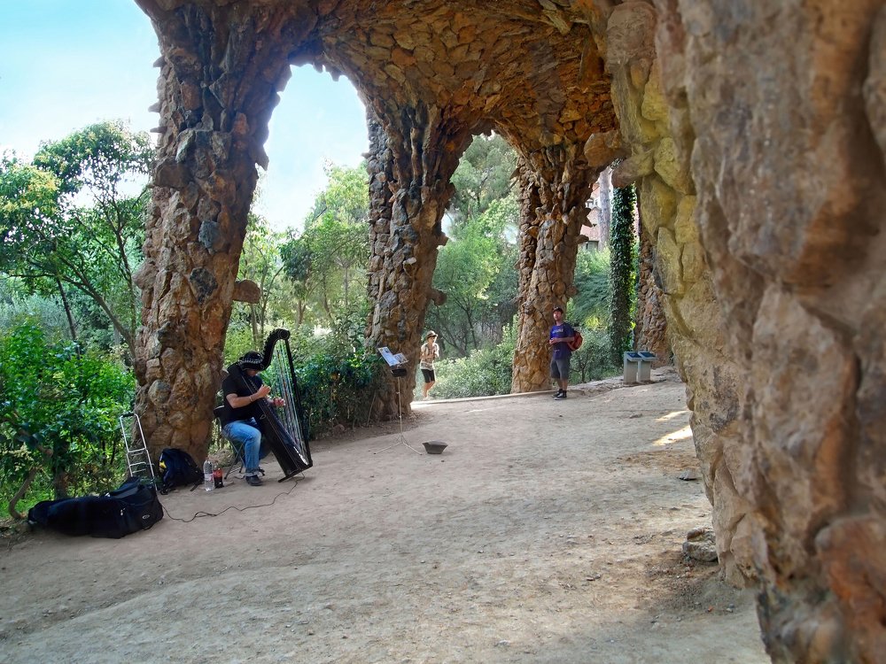 Парк Гюэль звуки арфы