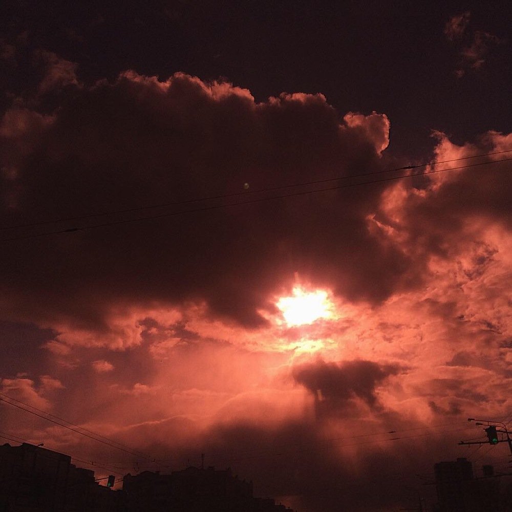 Солнце пряталось в тучах