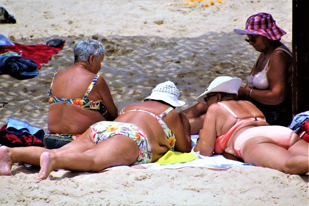 Girl and the sea (18+