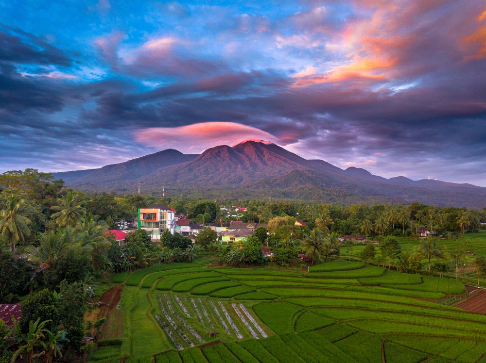 the beauty of nature and the city under the beautiful mountains in the afternoon