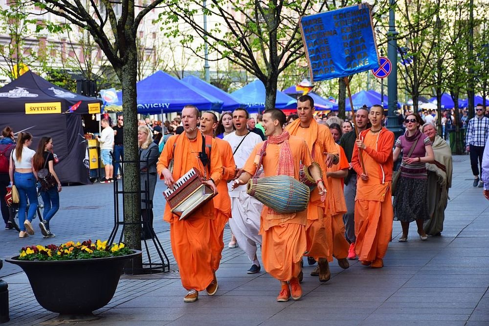 street musicians...Hare Krishna.