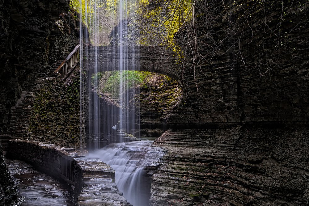 Радужный водопад