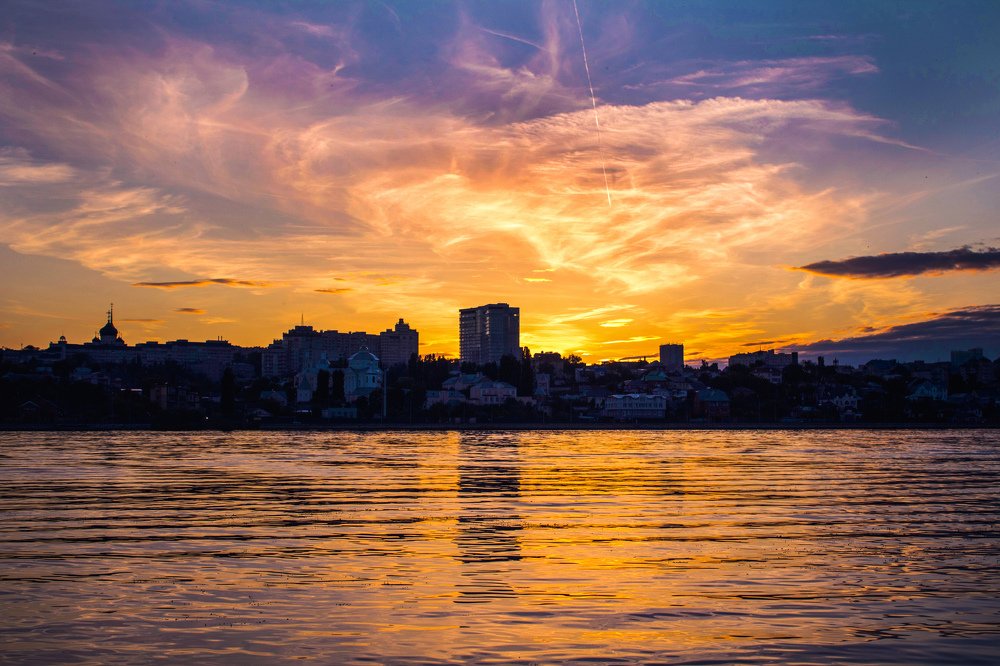 Необычный узор облаками на закате