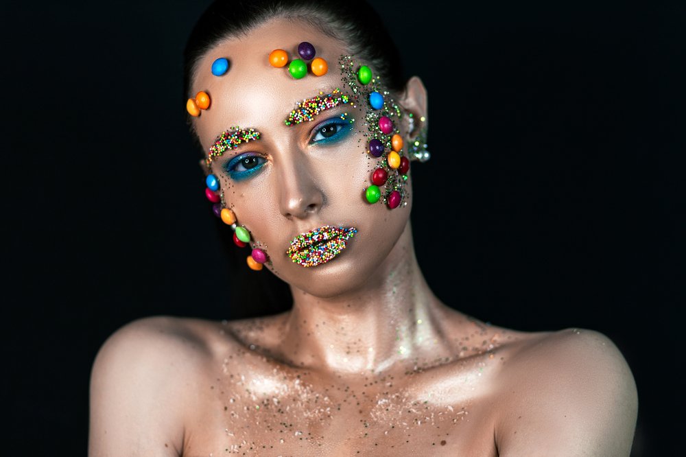 Алена в конфетах