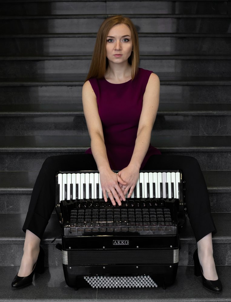 Аккордеонистка