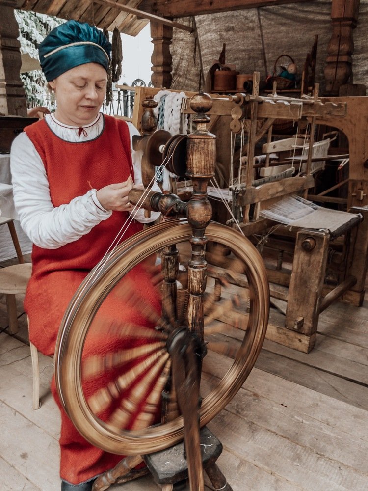 За прядением