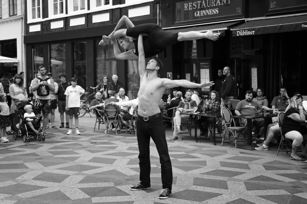 Артисты на улице Строгет