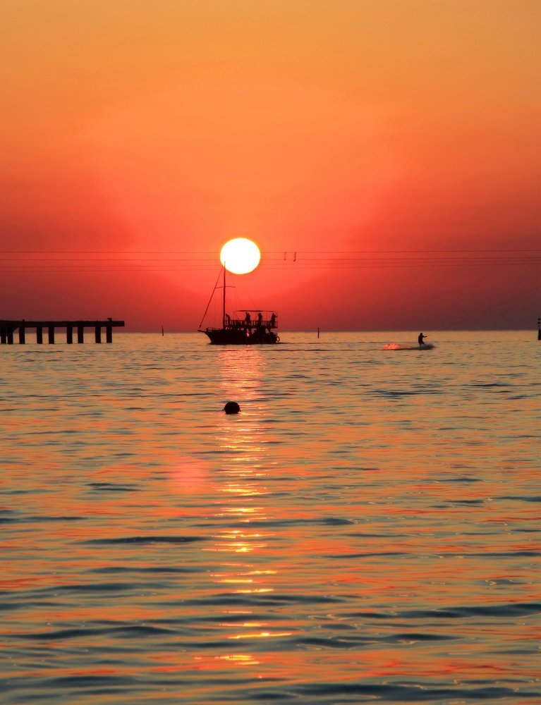 Ясно солнышко-спать ложиться.