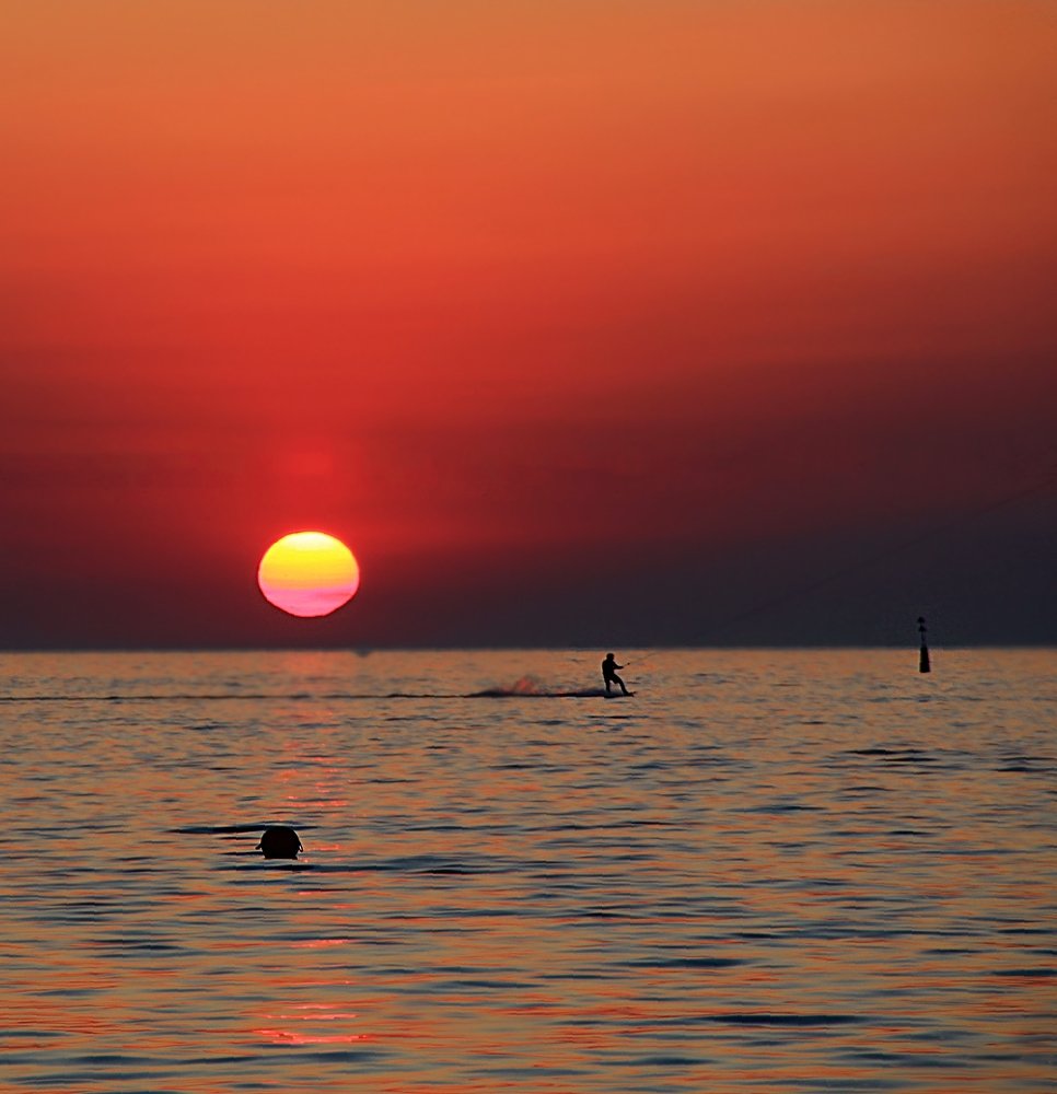 Теплые  лучи  заката.