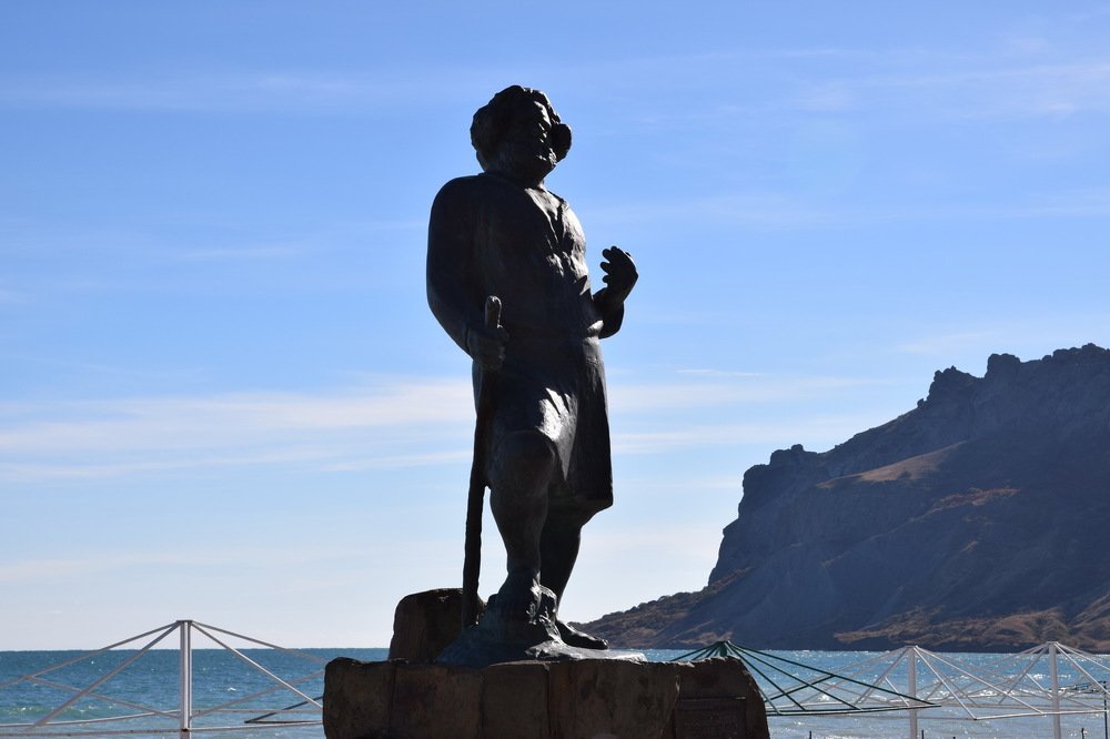 Памятник М. Волошину.