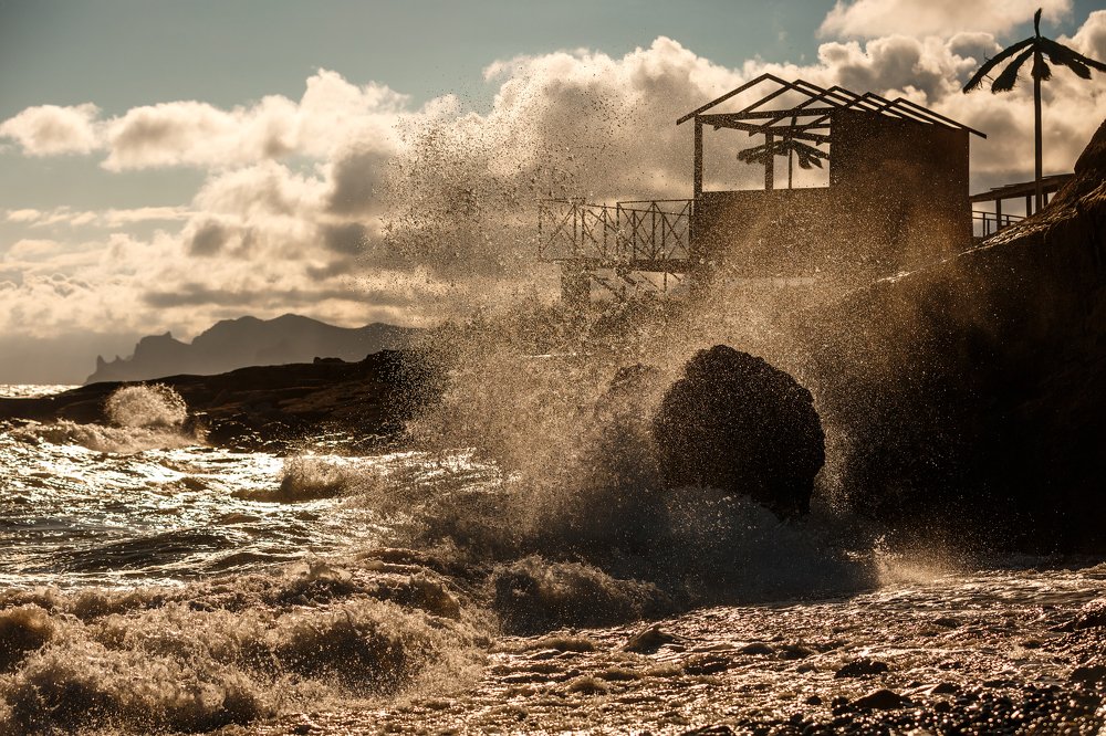 На Меганоме штормит