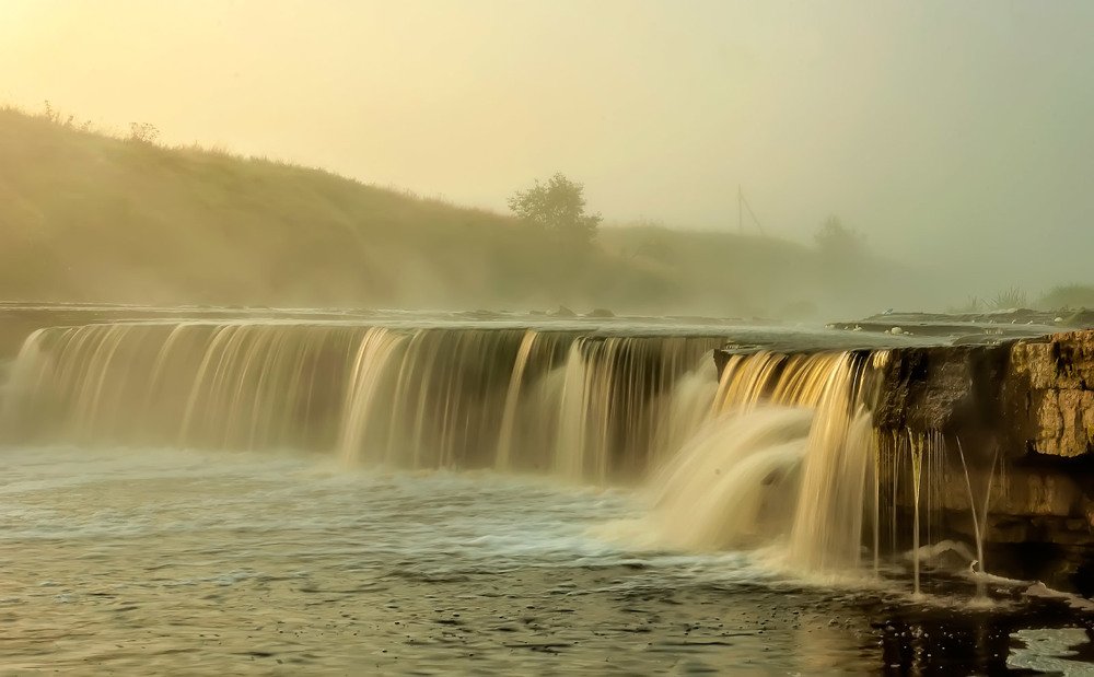 Водопад на реке Тосна. Россия. Ленинградская область
