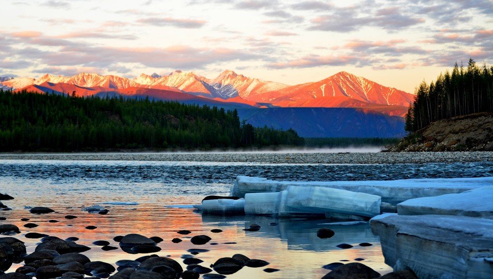 Хребет Черского с  устья реки Чебогалаха.