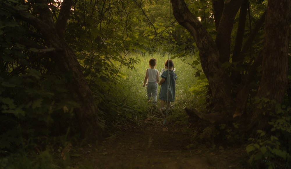 Ребята в поисках сокровищ