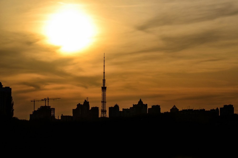 Силуэты вечернего города...