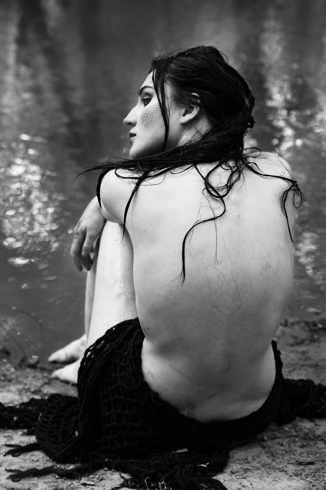 Грустная девушка