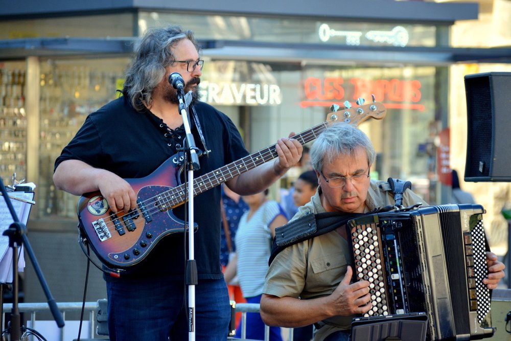 Le chanteur du groupe.