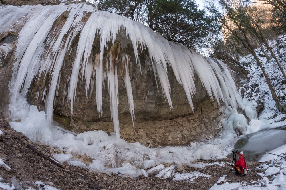 Замерзший водопад
