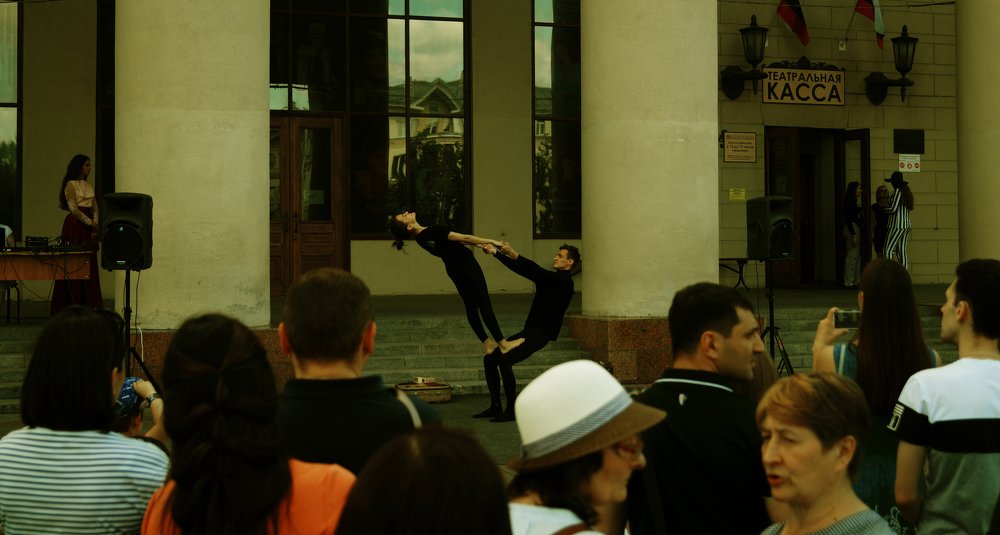 Представление у драмтеатра