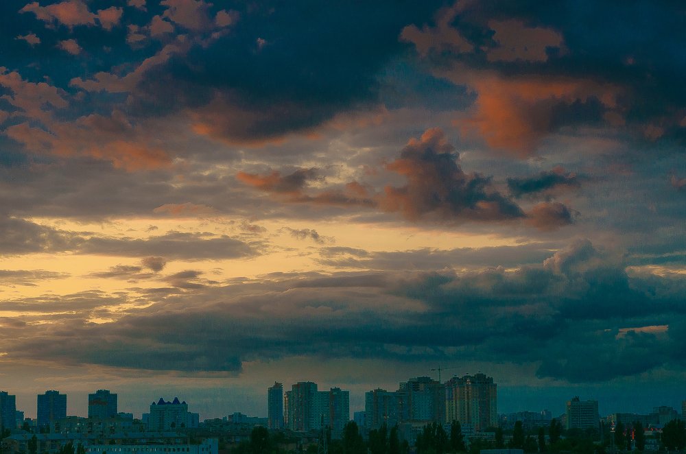 Закат с багровой подсветкой