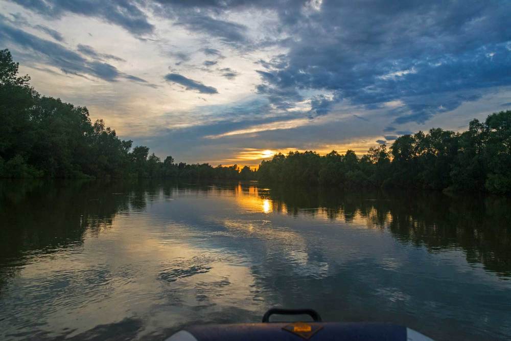 Закат на реке